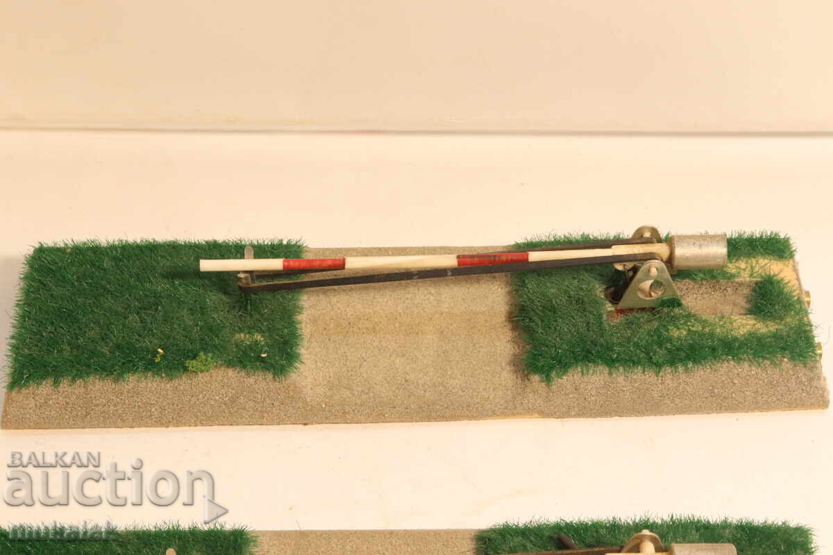 FALLER? KIBRI? H0 1/87 BARRIER WAGON TRAIN RAILROAD CROSSING with price € 7.00 | 13.69 BGN