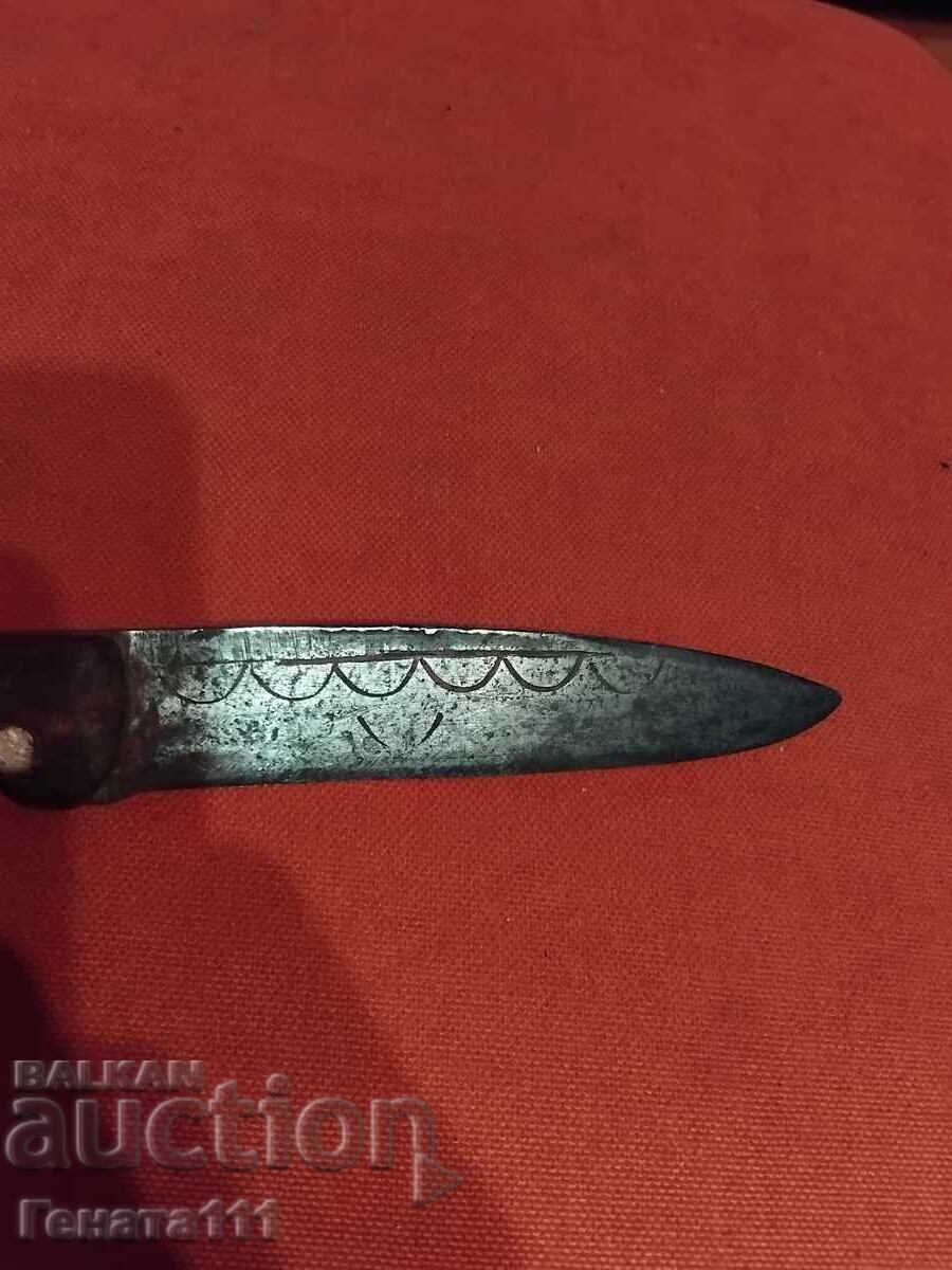 Стар кован нож с цена € 20.00 | 39.12 лв.