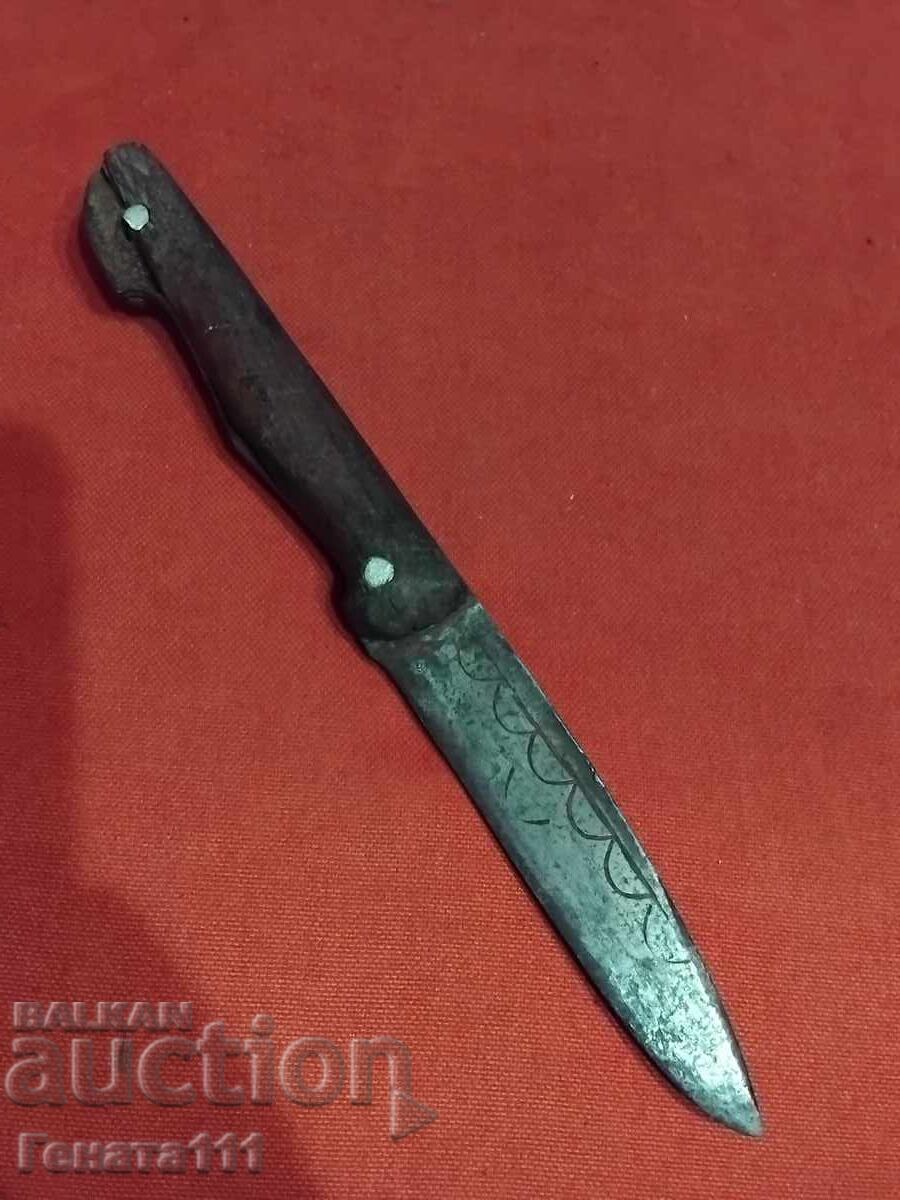 Стар кован нож