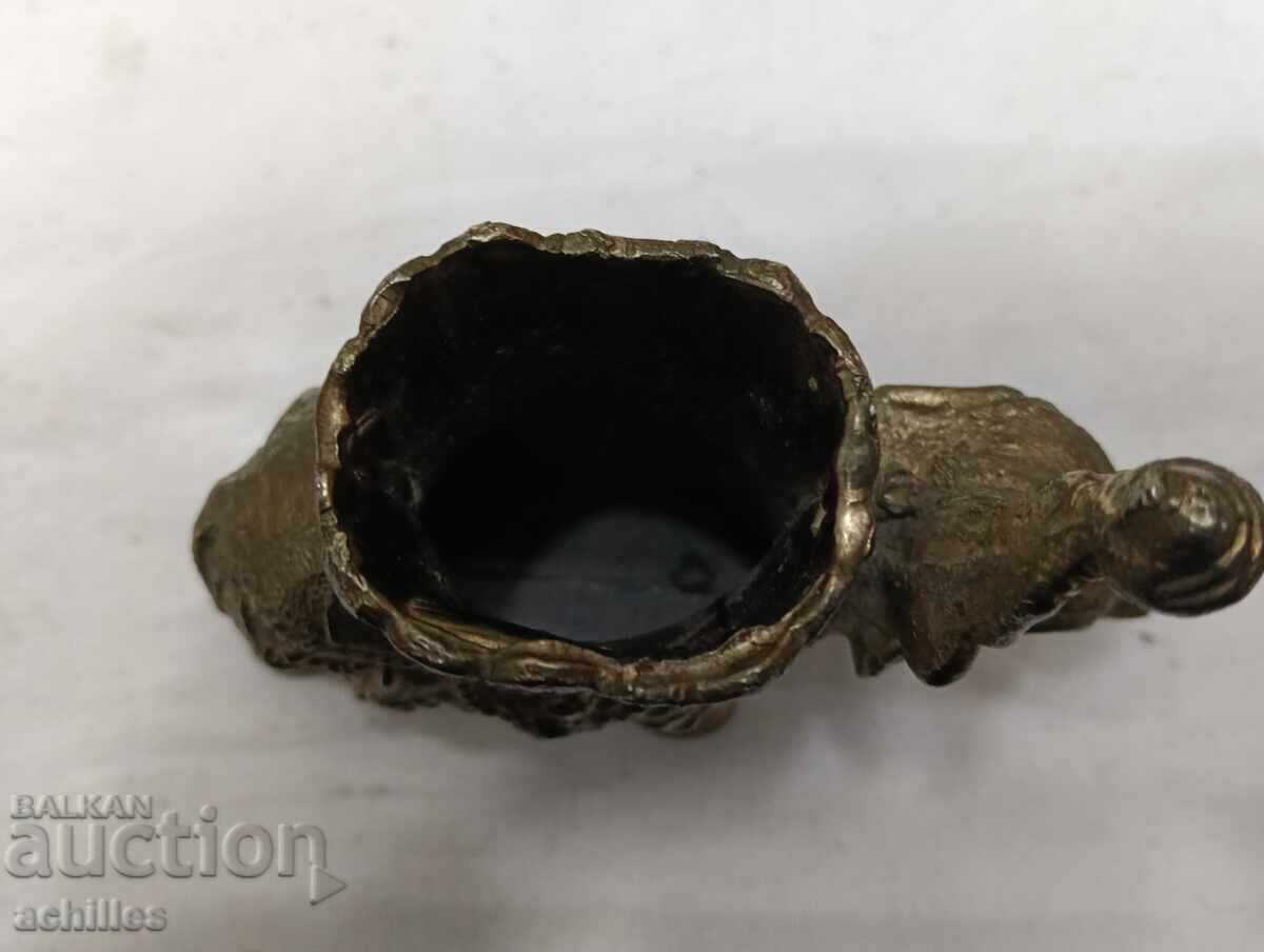 Μασίφ μπρούτζινη βάζο ελέφαντας με τιμή € 12.00 | 23.47 BGN