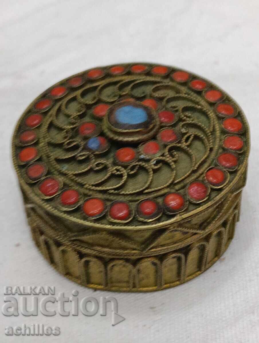 Gilded carved box for snuff with price € 15.00 | 29.34 BGN