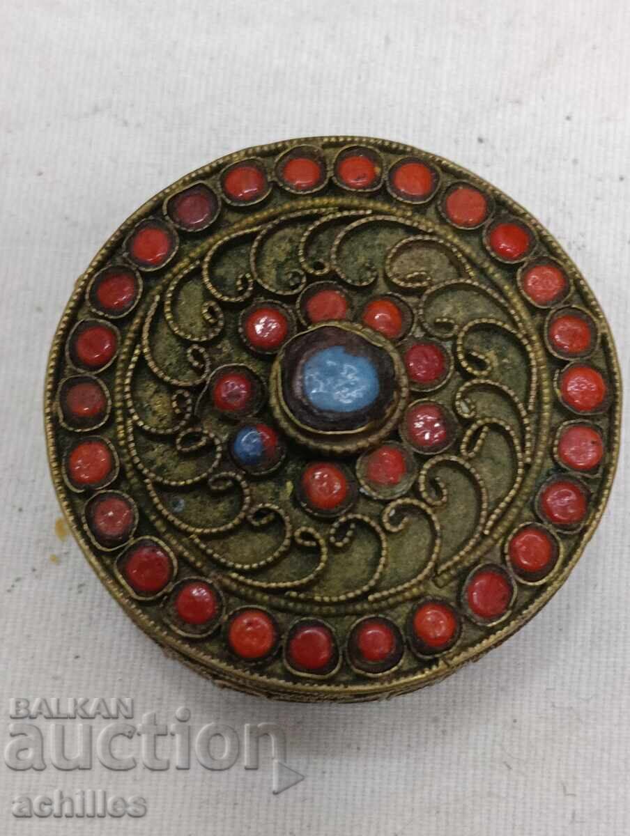 Auction  Gilded carved box for snuff