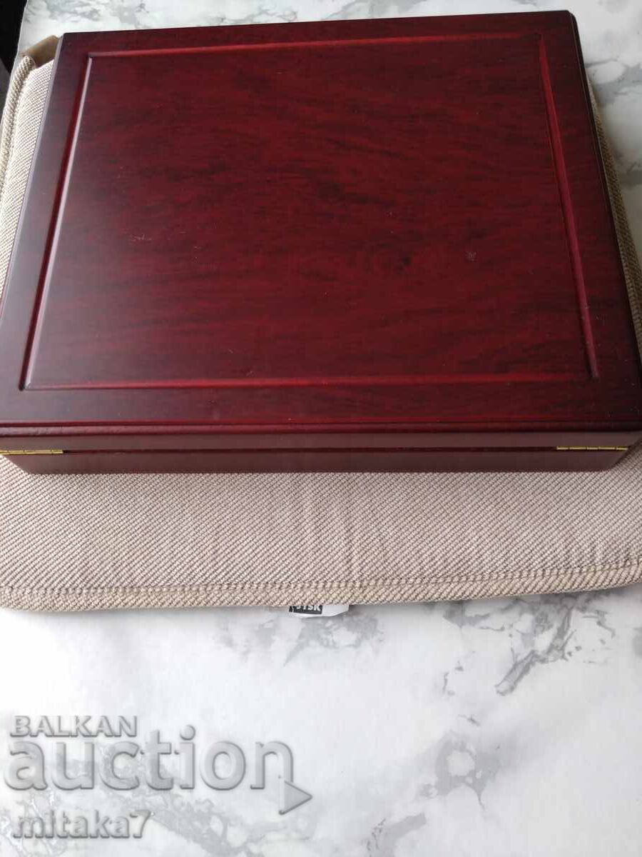 Wooden box with price € 16.00 | 31.29 BGN