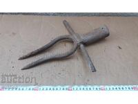 ΠΑΛΙΑ ΣΙΔΕΡΕΝΙΑ ΤΣΑΠΑ, ΕΡΓΑΛΕΙΟ ΓΙΑ ΤΕΥΤΛΑ