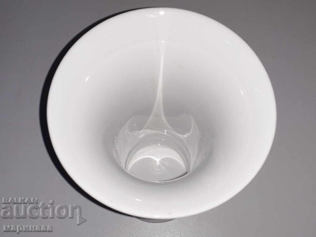 Auction  VASE "KAISER". PORCELAIN. GERMANY
