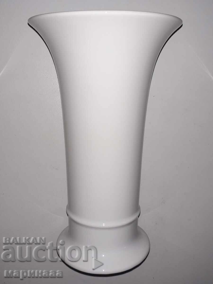 VASE "KAISER". PORCELAIN. GERMANY