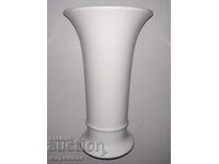 VASE "KAISER". PORCELAIN. GERMANY