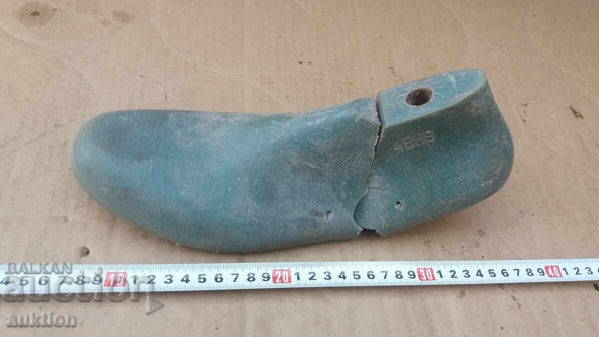 Shoemaker's last - 6