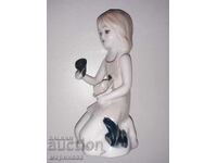 PORCELAIN FIGURE. ROMANIA
