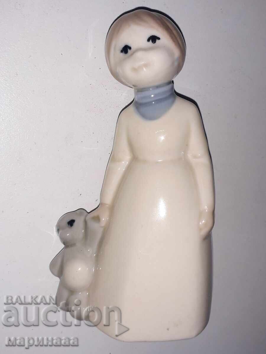 Delivery of PORCELAIN FIGURE. SWEDEN