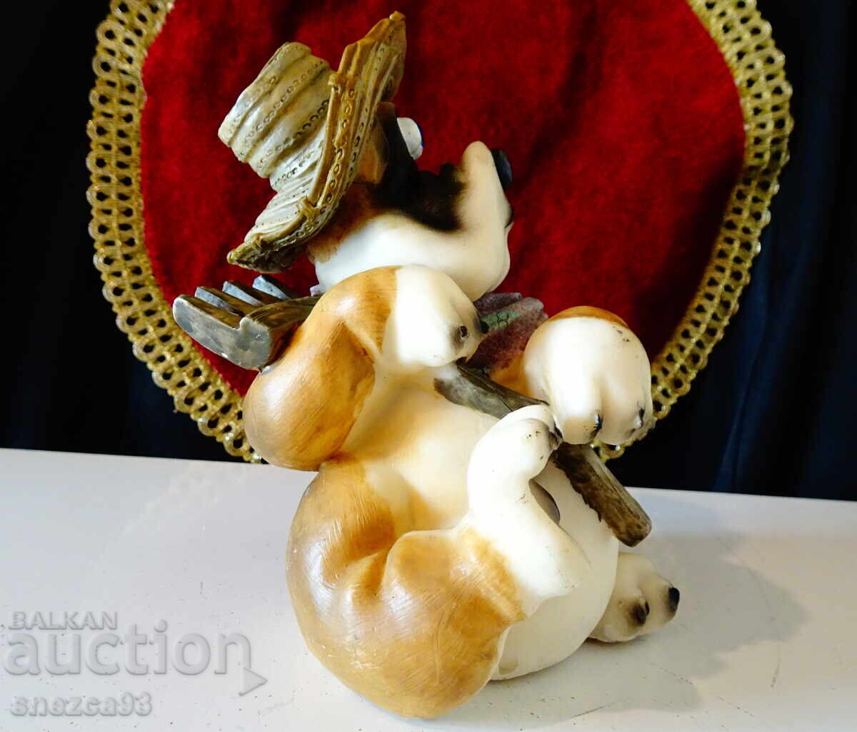 Figurină din porțelan Cățel fermier, pușculiță cu preț € 14.99 | 29.32 BGN