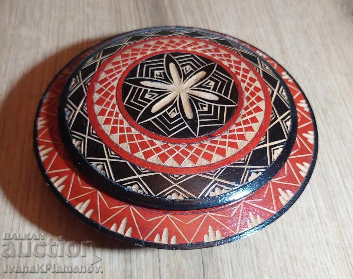 Cutie din lemn pentru cunoscători