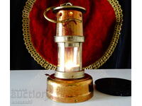 Британска медна лампа на батерии,фенер,газена лампа.