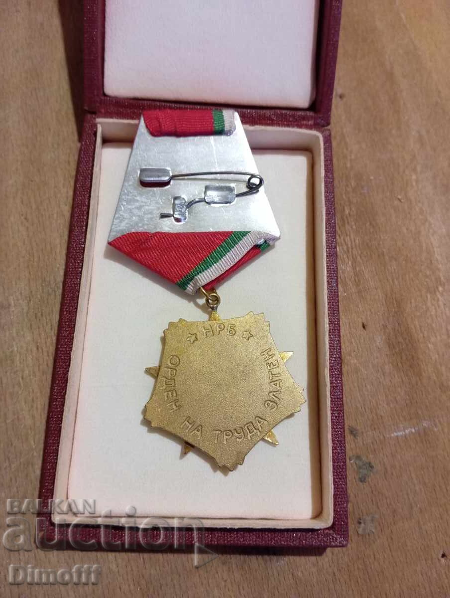 Licitație Ordin de Aur al Muncii cu cutie