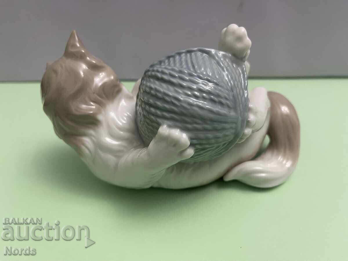 NAO Φιγούρα Γατάκι με τιμή € 0.01 | 0.02 BGN NAO Φιγούρα Γατάκι με τιμή € 0.01 | 0.02 BGN