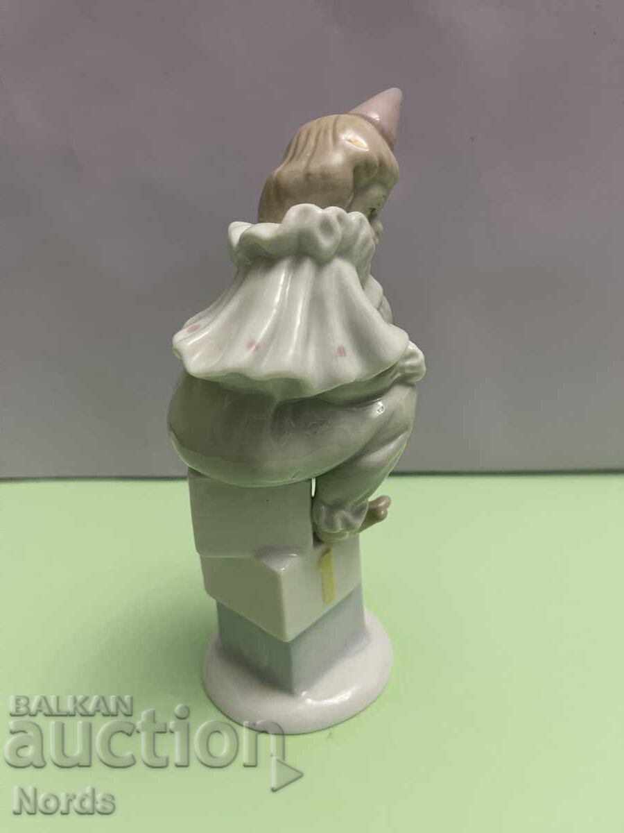 Figurină din porțelan cu preț € 20.14 | 39.39 BGN