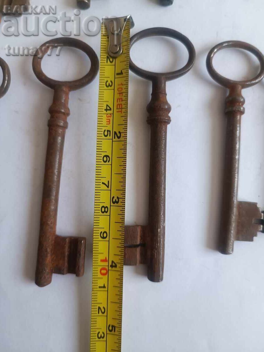 Antique Hand-Forged Golems Skeleton Key 10 pcs Chest with price € 18.00 | 35.21 BGN