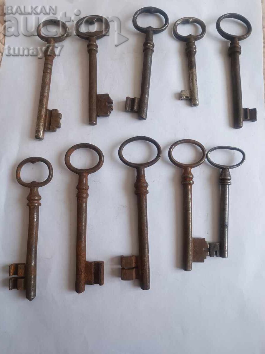 Antique Hand-Forged Golems Skeleton Key 10 pcs Chest