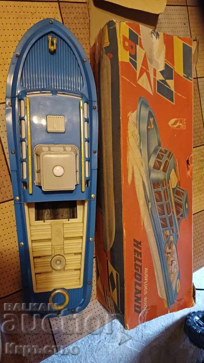 Стара лодка HEGOLAND топ състояние! Бзц с цена € 16.00 | 31.29 лв.