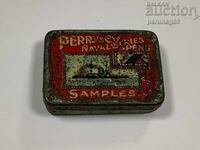 Βελόνες πικάπ σε παλιό μεταλλικό κουτί