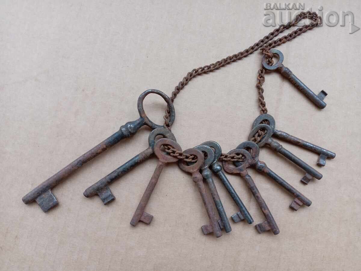 Livrarea Set vechi de chei, lacăt, zăvor, lot de cheițe, chei