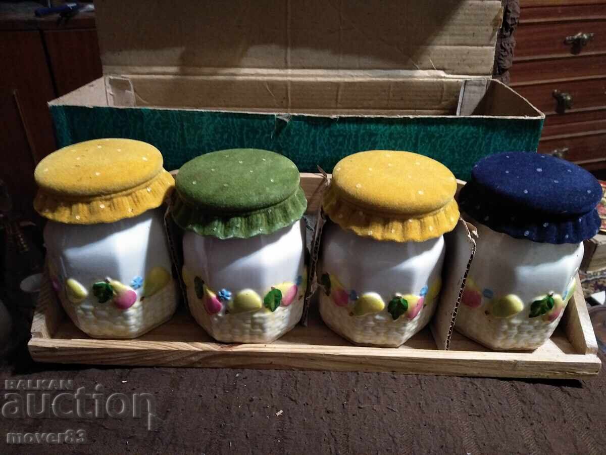 Borcănele din porțelan. Set 4 bucăți