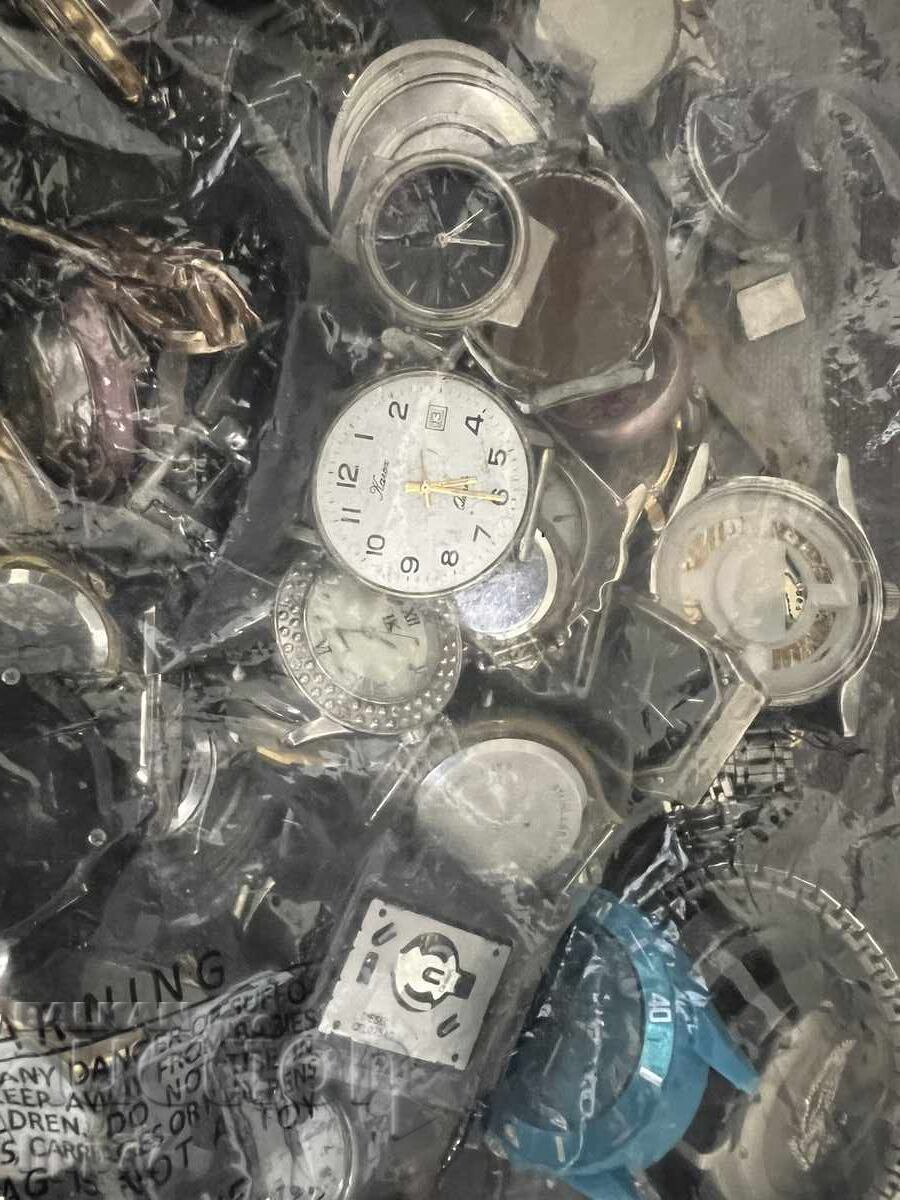 Livrarea 150 bucăți ceasuri pentru piese