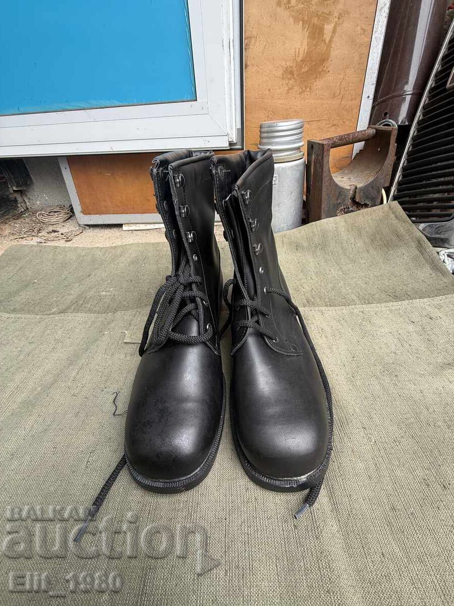 Ghete militare, număr 44 cu preț € 75.00 | 146.69 BGN