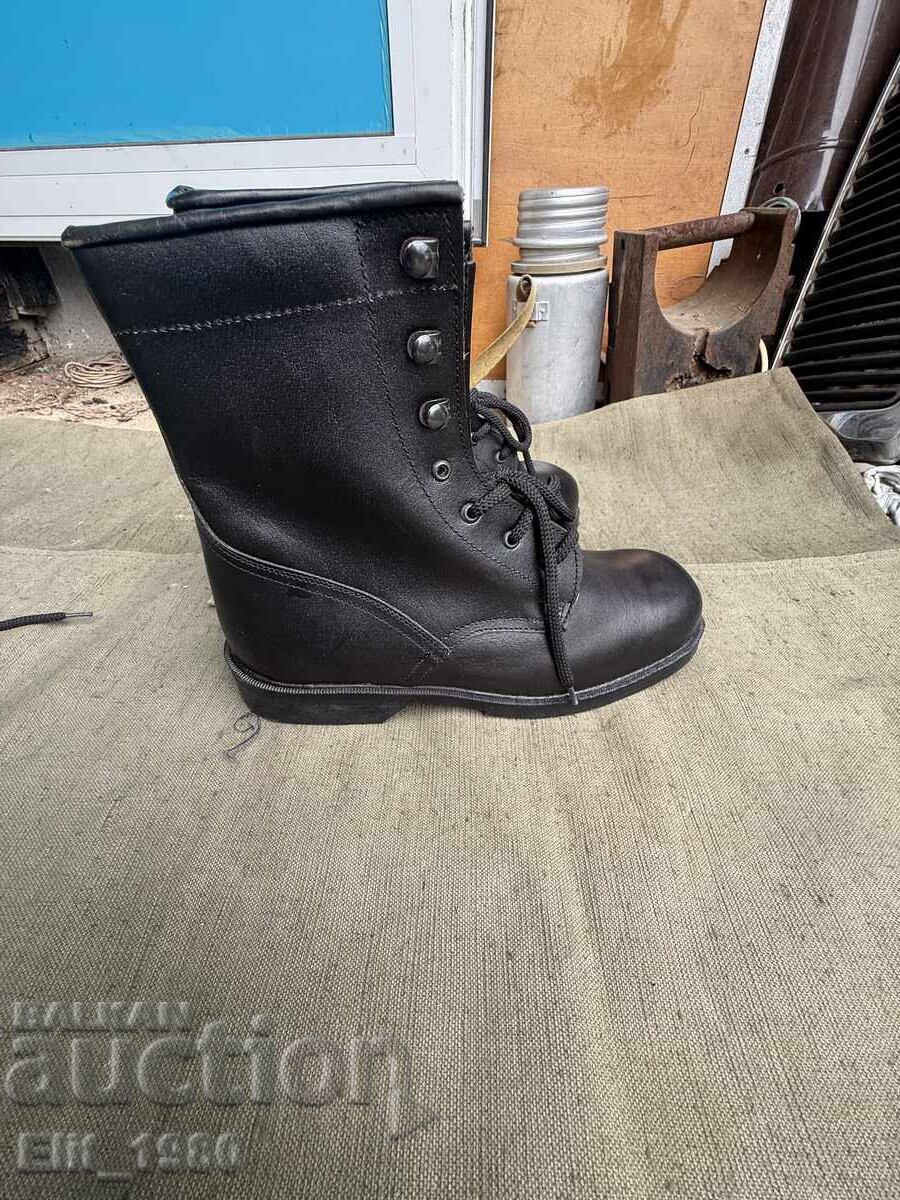 Auction  Soldier's boots size 43