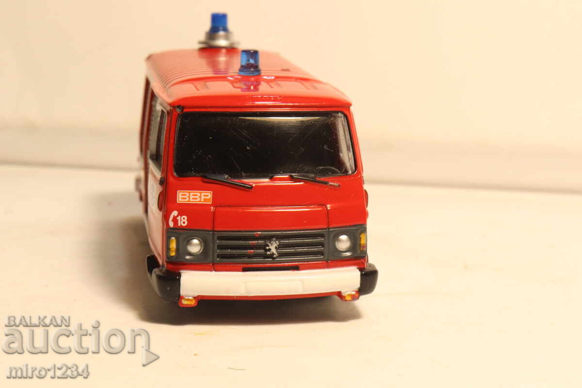 Licitație 1/50 PEUGEOT CAMION POMPIERI MAȘINUȚĂ MODEL