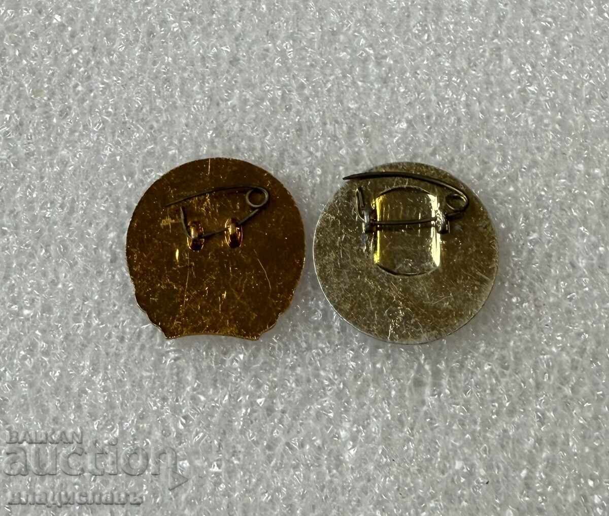 лот значки Хо Ши Мин и мавзолеят му Виетнам с цена € 5.00 | 9.78 лв.