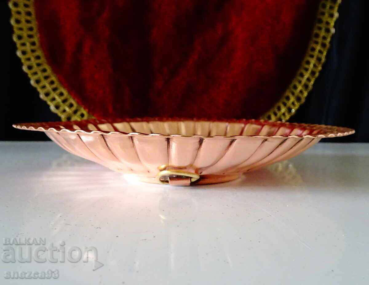 Аукцион Медна купичка,чиния,чиста червена мед.