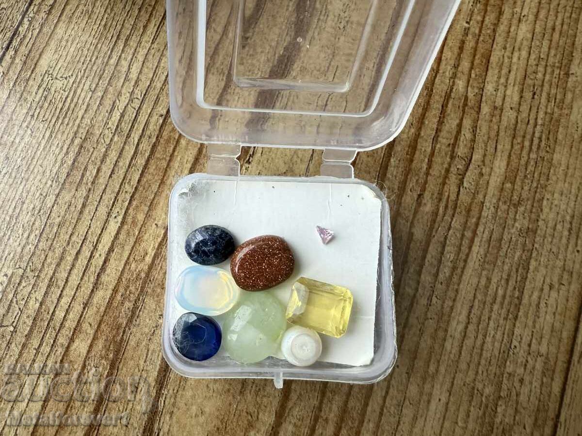 LOT MINERALE - SAFIR, SMARALD ȘI ALTELE