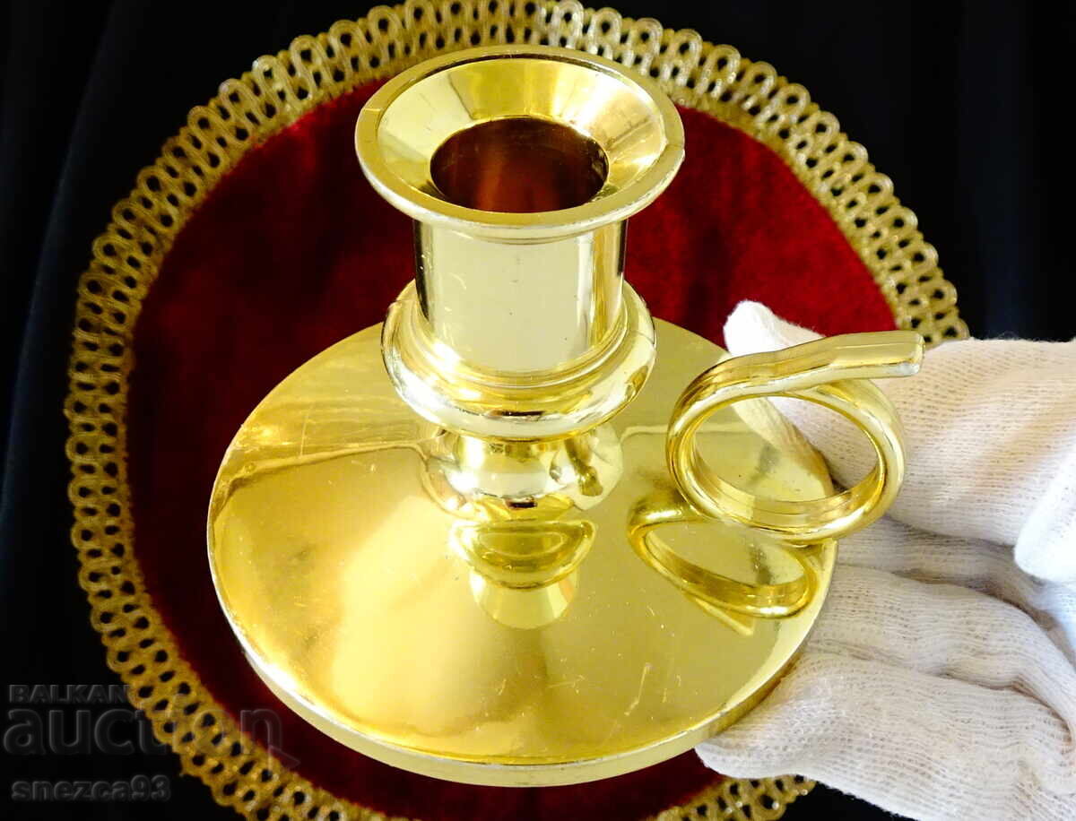 Свещник с дръжка,преносим свещник 7 см. с цена € 3.99 | 7.80 лв.