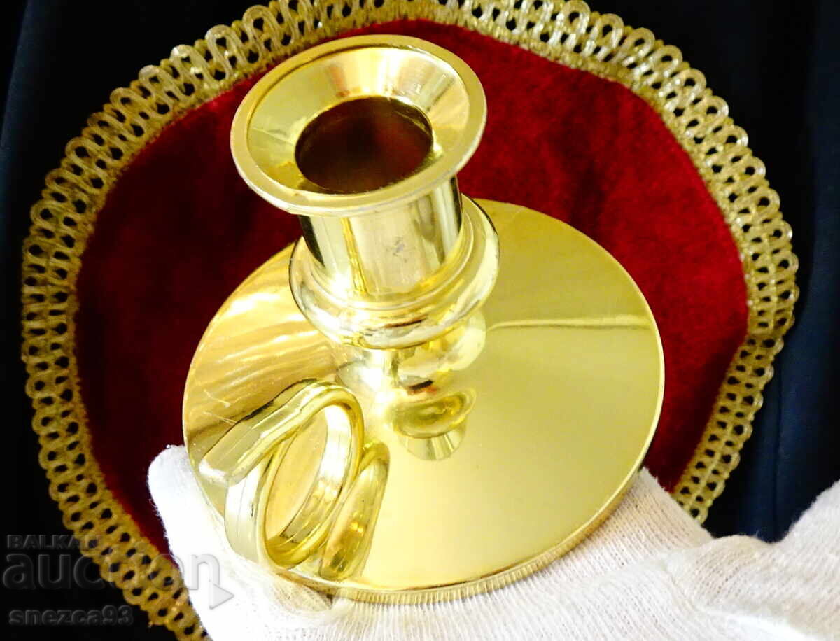 Аукцион Свещник с дръжка,преносим свещник 7 см.