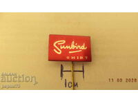 Insignă publicitară, Sunbird, marcă de cămăși pentru bărbați