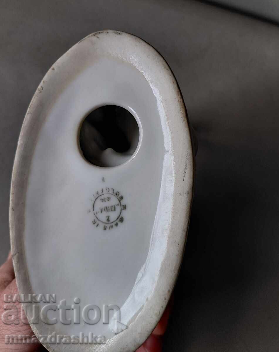 Delivery of Porcelain figurine of Isis