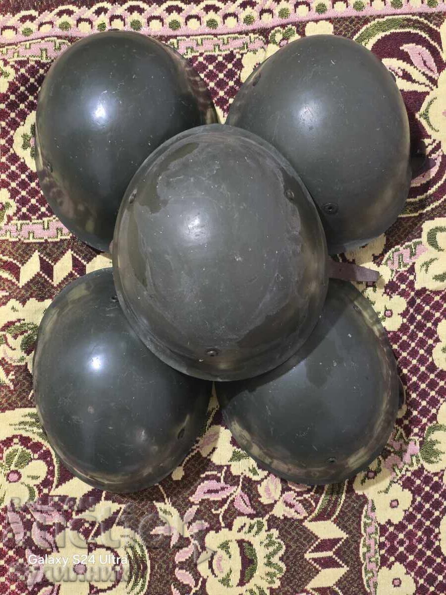 5 bucăți căști militare vechi de la centrul BZC. Pun la licitație peste 100 cu preț € 12.00 | 23.47 BGN