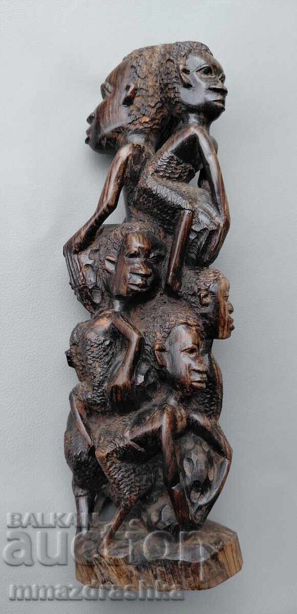 Afrikanska dŭrvena statuetka Dŭrvoto na zhivota