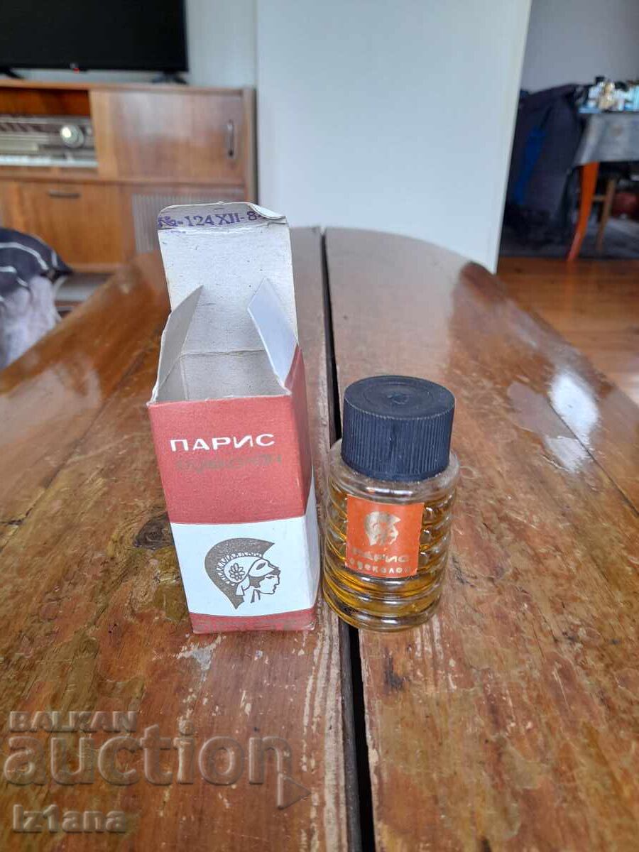 Veche colonie Paris cu preț € 42.00 | 82.14 BGN