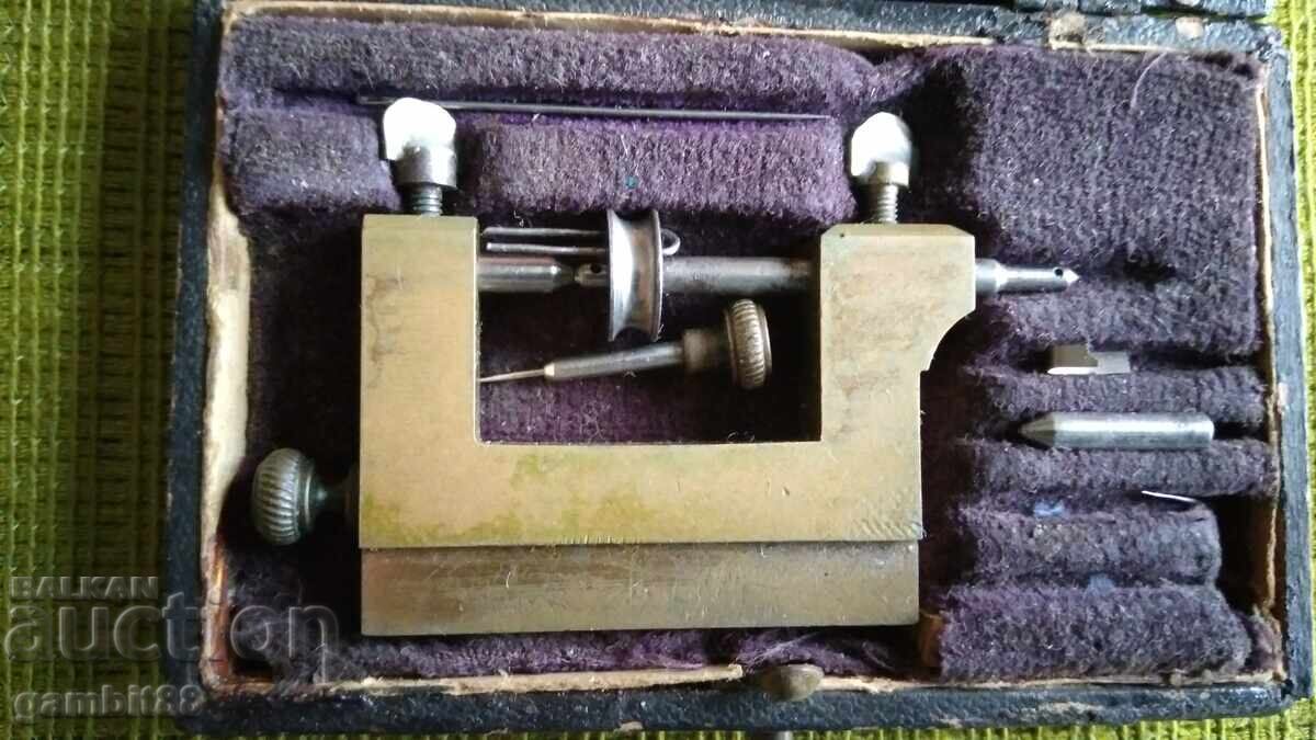 Instrument de ceasornicar foarte vechi - strung!? cu preț € 5.00 | 9.78 BGN