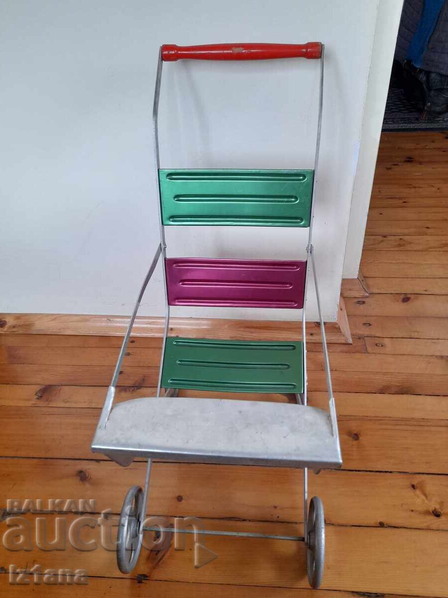 Livrarea Cărucior de păpuși vechi