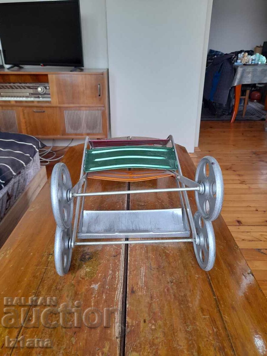 Cărucior de păpuși vechi