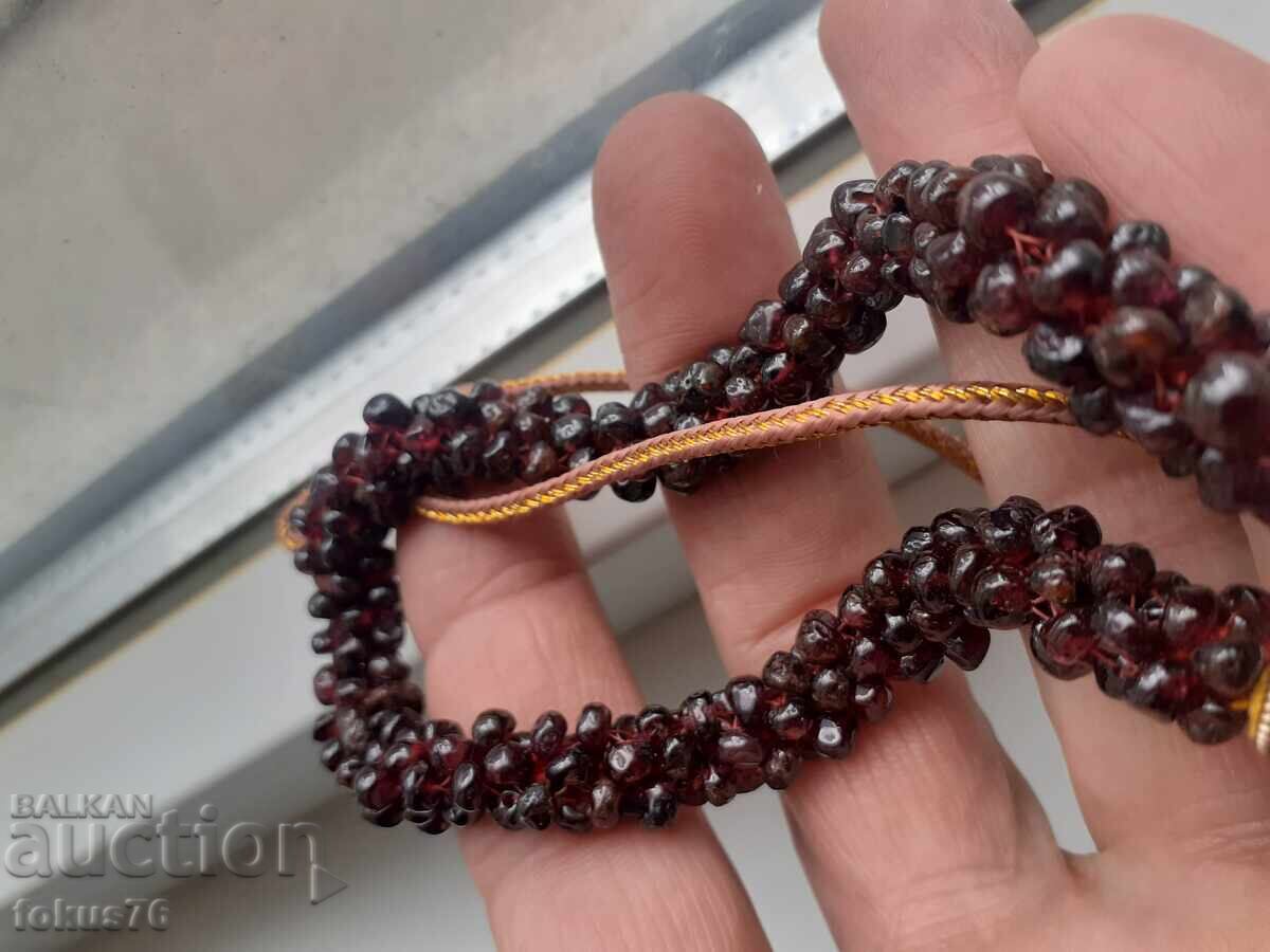 Colier vintage damă, bijuterie din granate naturale cu preț € 90.00 | 176.02 BGN