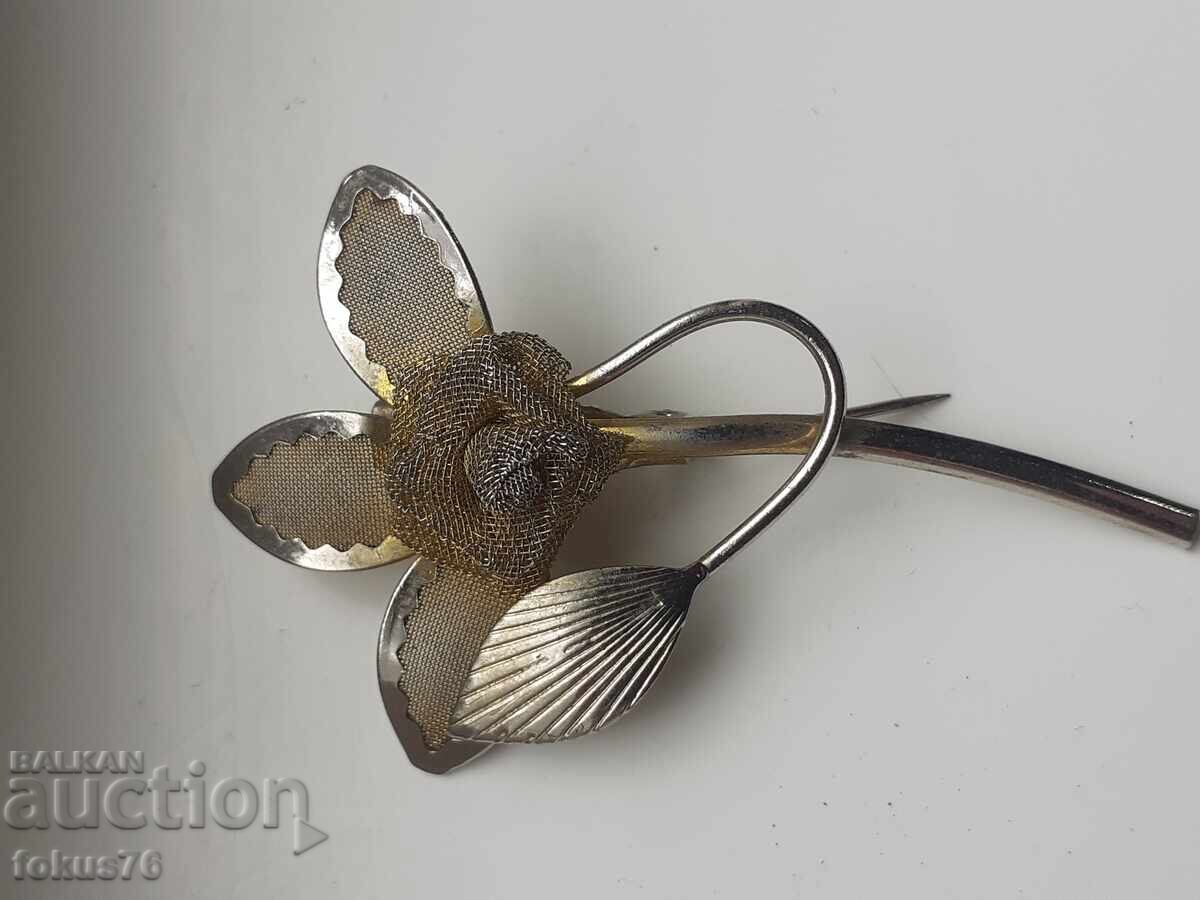 Broșă metalică veche pentru femei, vintage, bijuterie cu preț € 65.00 | 127.13 BGN