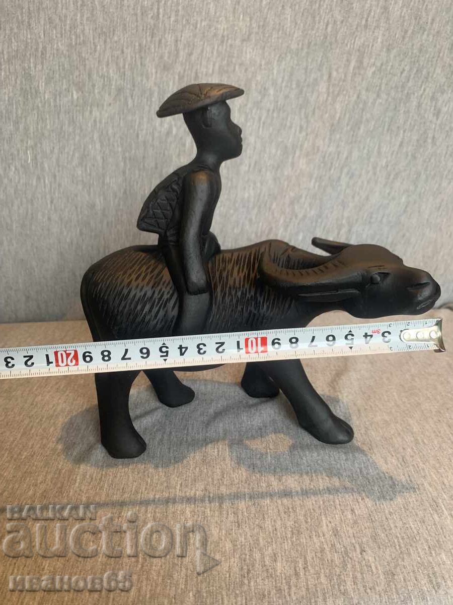 дървена фигурка на азиатски мъж, яздещ бивол - 6