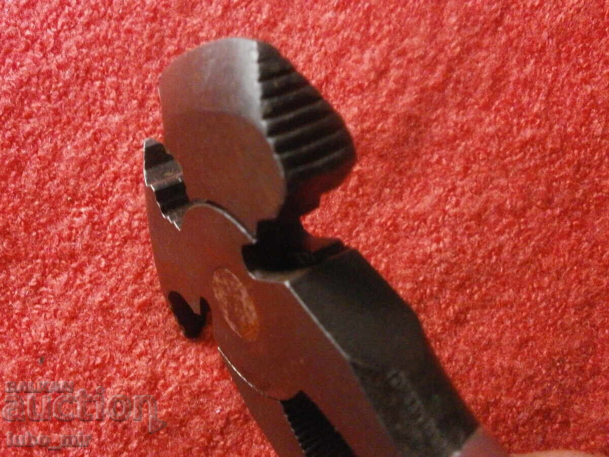 Licitație INSTRUMENT MULTIFUNCȚIONAL VECHI