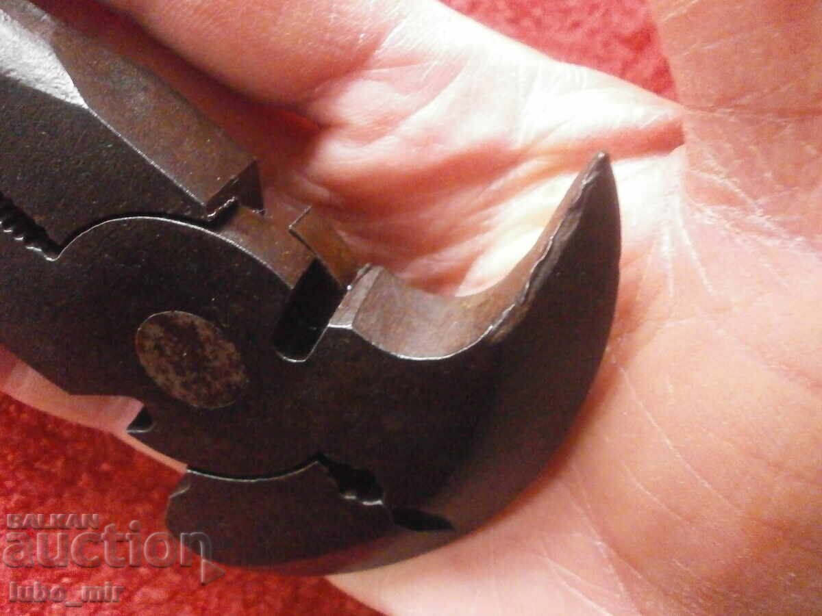 Livrarea INSTRUMENT MULTIFUNCȚIONAL VECHI