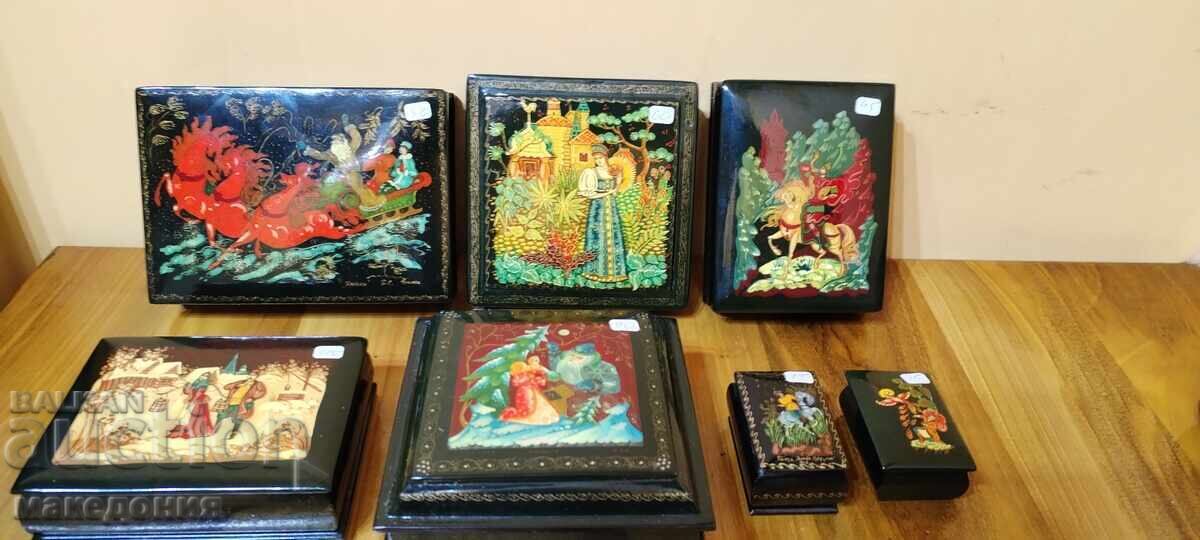 Cutii lacuite rusești