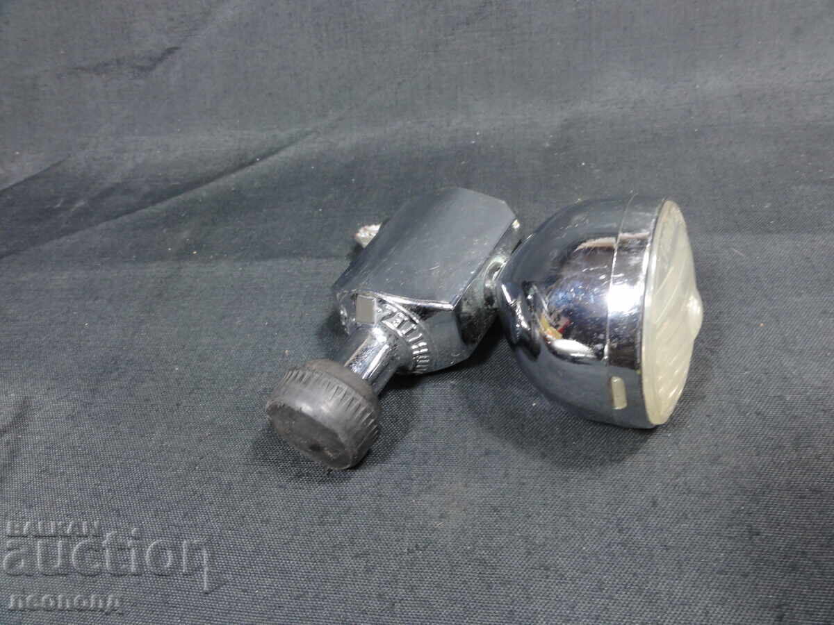 Far retro vechi cu dinam pentru bicicletă cu preț € 20.00 | 39.12 BGN Far retro vechi cu dinam pentru bicicletă cu preț € 20.00 | 39.12 BGN